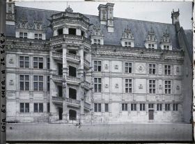 Image représentant L'escalier monumental de la cour intérieure du château