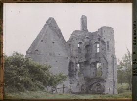 Image représentant Ruines du château fort de Maisy, construit par Du Guesclin