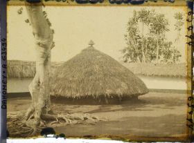 Image représentant Tombe collective des femmes de  null Glélé dans la deuxième cour du palais