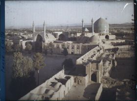 Image représentant La Masjid-i-Chah (mosquée du Chah), côté sud de la Meydan-i-Chah, au crépuscule (17h30)