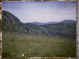 Image représentant France, Le ballon d'Alsace à gauche et vue typique s/ les Ballons