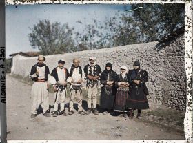 Image représentant Hommes et femmes mirdites catholiques de la région montagneuse du Dukagjin