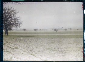 Image représentant France, Les Clayes, Vue d'ensemble sur les champs, vers l' Ouest