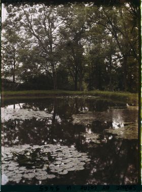 Image représentant Un étang à proximité du lac (?)