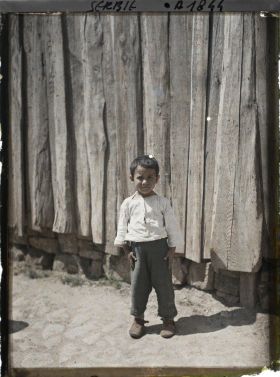 Image représentant Petit garçon de la communauté tzigane dans le quartier juif
