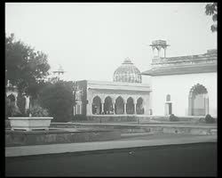 Image représentant La mosquée du Vendredi et le fort Rouge