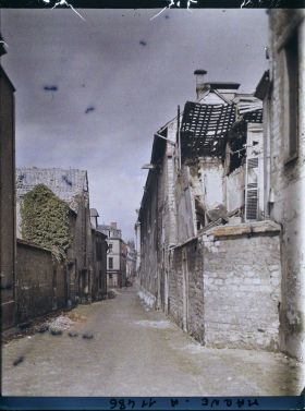 Image représentant Ruines, rue de l'hôpital ( de nos jours, rue du général Baratier)