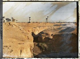 Image représentant Un pont de pierre et la palmeraie