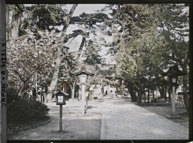 Image représentant Entrée d'un sanctuaire ou d'un temple