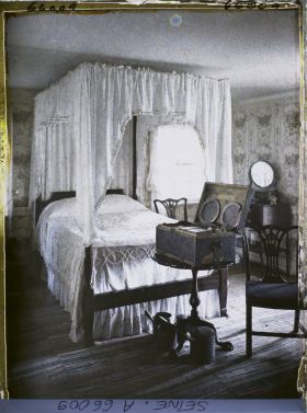 Image représentant L'Exposition Coloniale Internationale de 1931, une chambre de la maison de Georges Washington, section des États-Unis