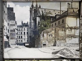 Image représentant La rue Boutebrie, au fond la rue et l'église Saint-Séverin