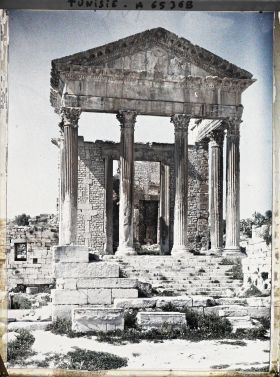 Image représentant Les vestiges du Capitole, vu de face