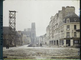 Image représentant France, Reims, Cours Langlet vers Cathédrale