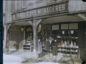 Image représentant Le bazar "Au paradis des ménagères", place Drouet-d'Erlon