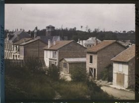 Image représentant France, Vienne le Château, Reconstructions route de La Harazée vue de l'ancien Château