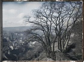 Image représentant La ville, l'ancien beffroi et la Marne vus de la porte Saint-Jean
