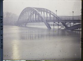 Image représentant La crue de la Seine à la passerelle Debilly