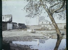 Image représentant Turquie, Cassaba, Ruines d'un Khan; au fond, la Mosquée du Bazar