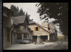 Image représentant L'Exposition des arts décoratifs, Le Village français, sous la direction de Charles Genuys, Maison bourgeoise