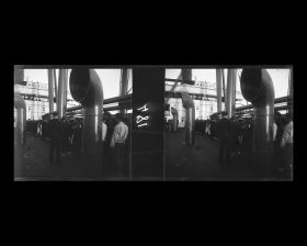 Image représentant Les membres de l'équipage et le personnel rassemblés sur le pont avant