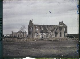 Image représentant Turquie, Afion-Kara-Hissar, Grand Hôtel de la Gare incendié