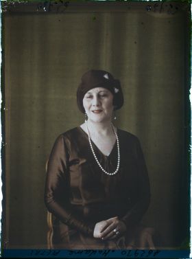 Image représentant https://musee-albert-kahn.s-museum.fr/home/NWQ2OTAwYzNmYjZlZTk1ZWQwODJmMjY4L2dlbmVyaWMtbm90aWNlLXRhYi9hdXRob3JpdHkvNjE3YTc5ZjVjZjhiODk2OGIzMzM3ZDIx/5d6900c3fb6ee95ed082f268/generic-notice-tab/authority/617a79ebcf8b8968b3337b91 Madame Piétri