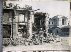 Image représentant France, Reims, La Place de la Cathédrale & le Bau de Poste, au fond, le Palais de Justice