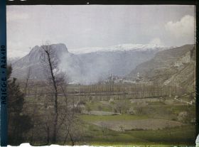 Image représentant Tarascon vu d'Ussat, à gauche le Soudour