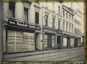Image représentant Prusse, Düsseldorf, Schadowstrasse, Boutiques et Glasses Cassées