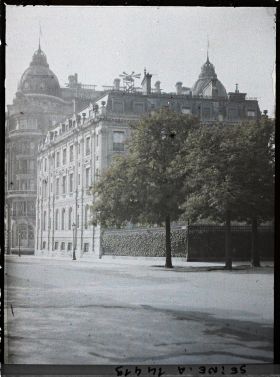 Image représentant Sirène sur le toit d'un pavillon des Maréchaux place de l'Etoile (avenue des Champs-Elysées)