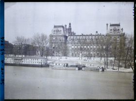 Image représentant L'Hôtel de Ville depuis le quai aux Fleurs