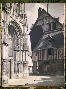 Image représentant Un coin de la place de l'église Notre-Dame de Caudebec-en-Caux