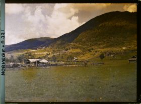 Image représentant Fermes et champs dans la vallée