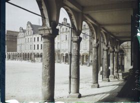 Image représentant France, Arras, Gde Place vers l'Ouest et Colonnade