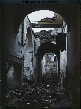 Image représentant Turquie, Smyrne, Ruines d'un dépôt de fil, Rue St Georges