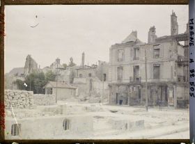 Image représentant France, Reims, Carrefour de la rue des Telliers et Cadran St Pierre