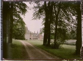 Image représentant Le château et le canal vus depuis l'allée Racine