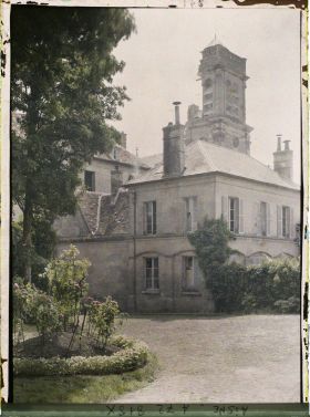 Image représentant Jardin de l'évêché et le clocher endommagé de la cathédrale
