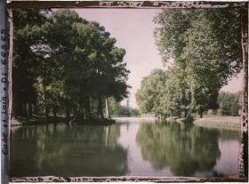 Image représentant Un bras de l'Eure détourné dans le parc du château