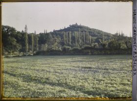 Image représentant France, Montespan (Hte Garonne), Le Château et l'Eglise vus des bords de la Garonne