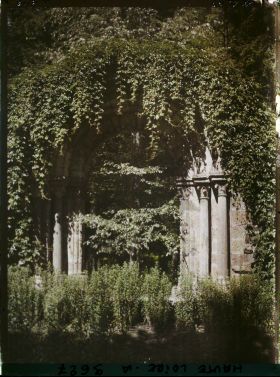 Image représentant Porte romane dans le jardin public, actuellement jardin Henri Vinay