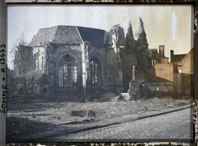 Image représentant France, Roye, Ensemble de l'Eglise (Extérieur)