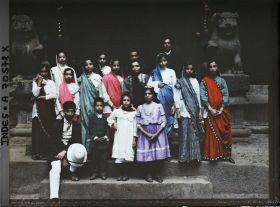 Image représentant Groupe de Parsis à l'entrée Est du temple-caverne