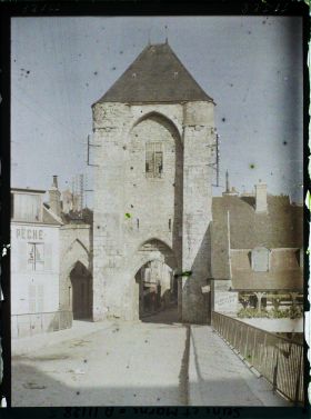 Image représentant France, Moret, Vue sur le Loing, la porte Est de la Ville