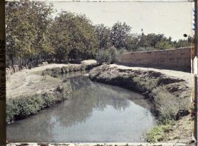 Image représentant Canal d'irrigation alimenté par l'eau du Nahr Barada