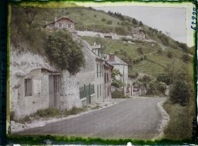 Image représentant Ile de France, La Roche-Guyon, Habitations troglodytiques abandonnées et maisons modernes