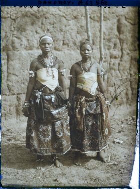 Image représentant Deux féticheuses d'Aligbonon