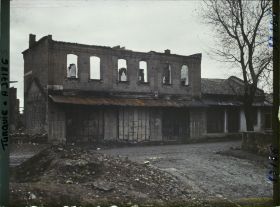 Image représentant Turquie, Ouchak, Maison incendiée