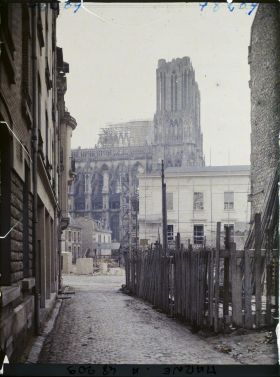 Image représentant France, Reims, Vue vers la Cathédrale et le Palais de Justice