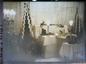 Image représentant La chapelle ardente du prince Kitashirakawa à l'ambassade du Japon